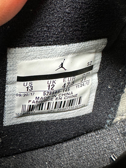 Jordan 11 low iridescent Size 13