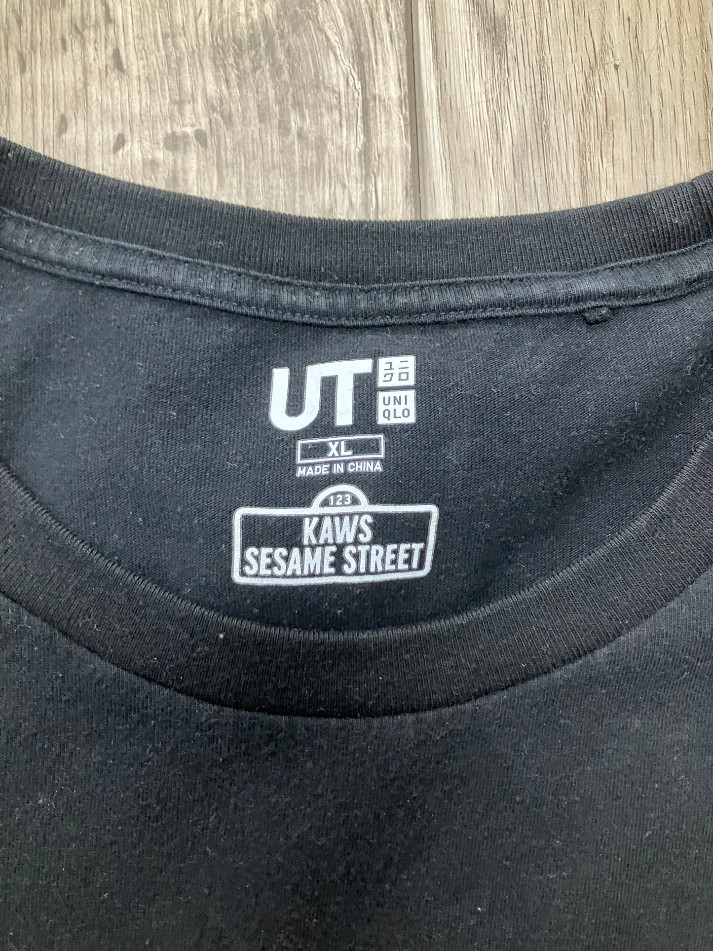 Uniqlo Kaws Sesame Steeet Size XL