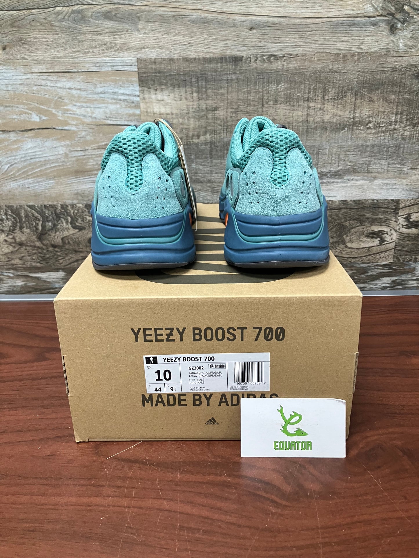 Yeezy 700 faded Azure Size 10