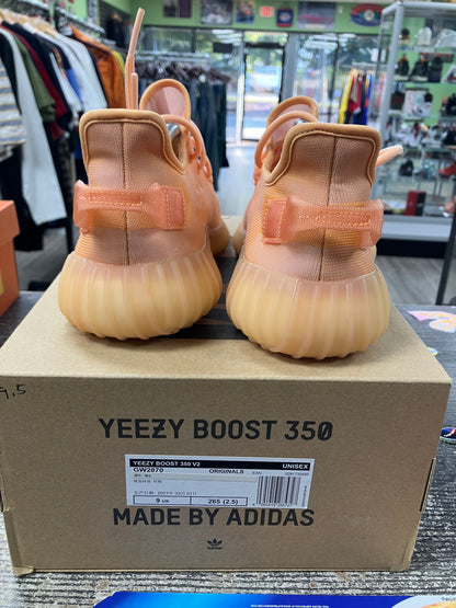 Yeezy 350 V2 Mono Clay Size 9.5