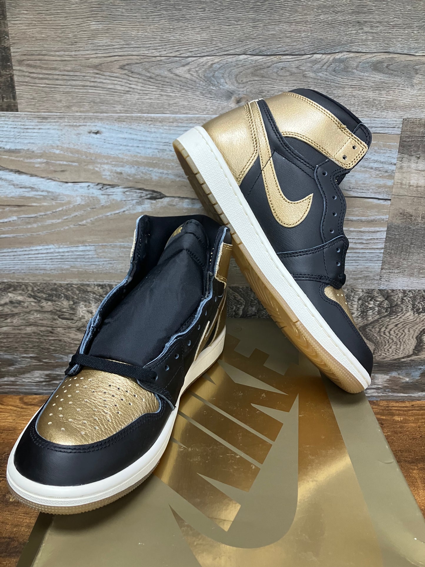 9.5 - Air Jordan 1 Retro Black Metallic Gold
