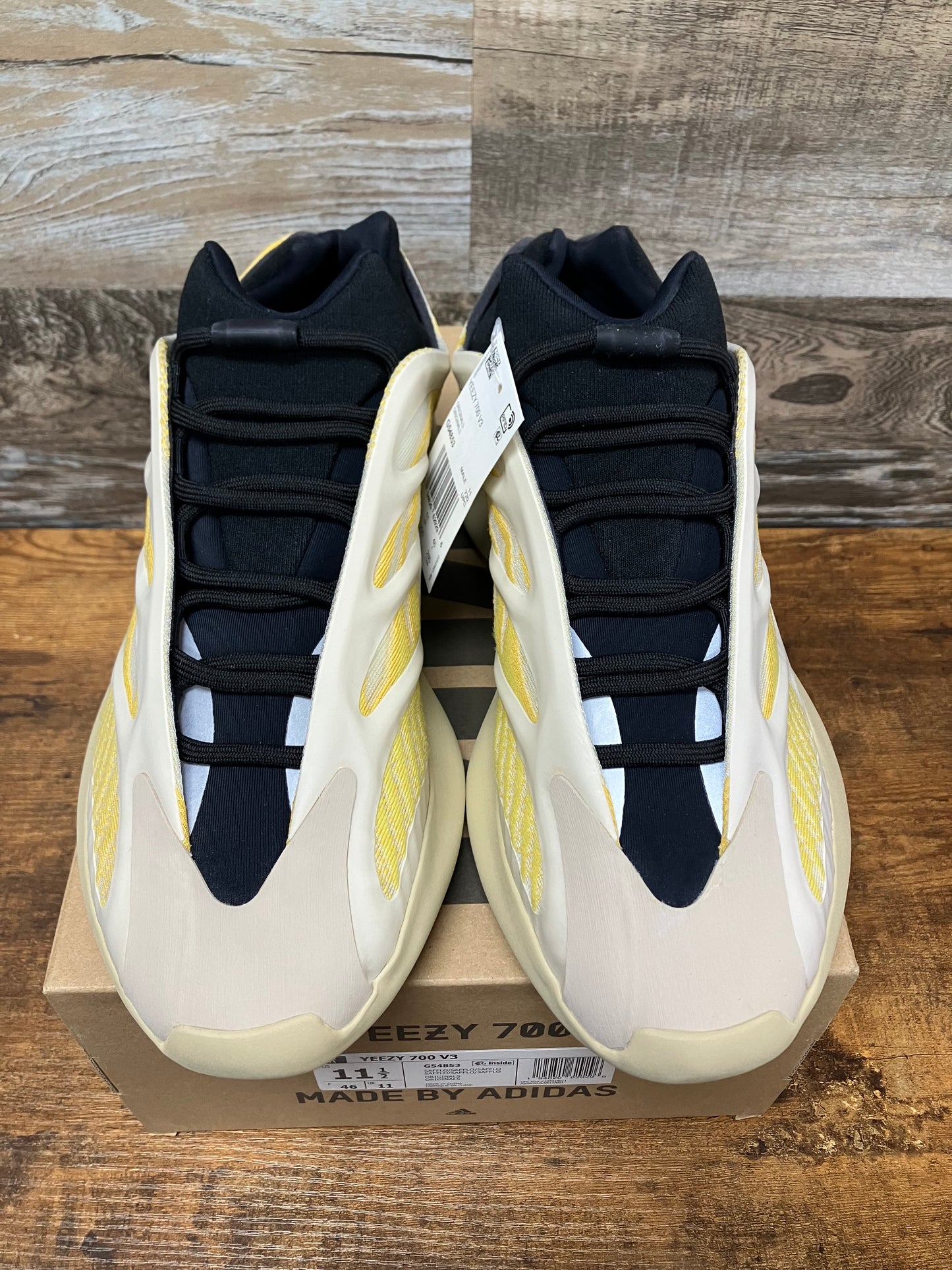 Yeezy 700 v3 Safflower Size 11.5 New