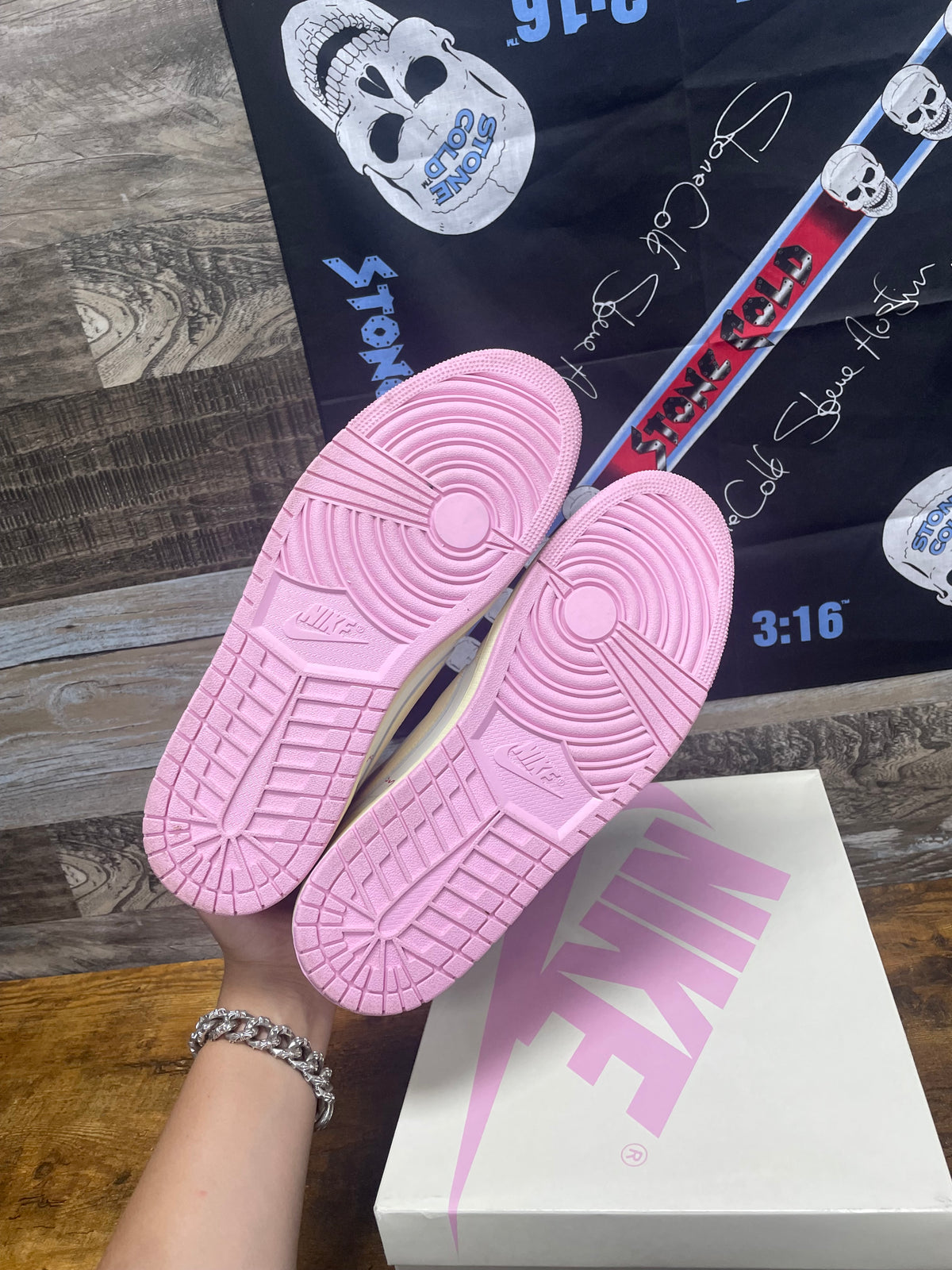 13 - Jordan 1 Retro Low OG SP Travis Scott "Shy Pink" sneaker