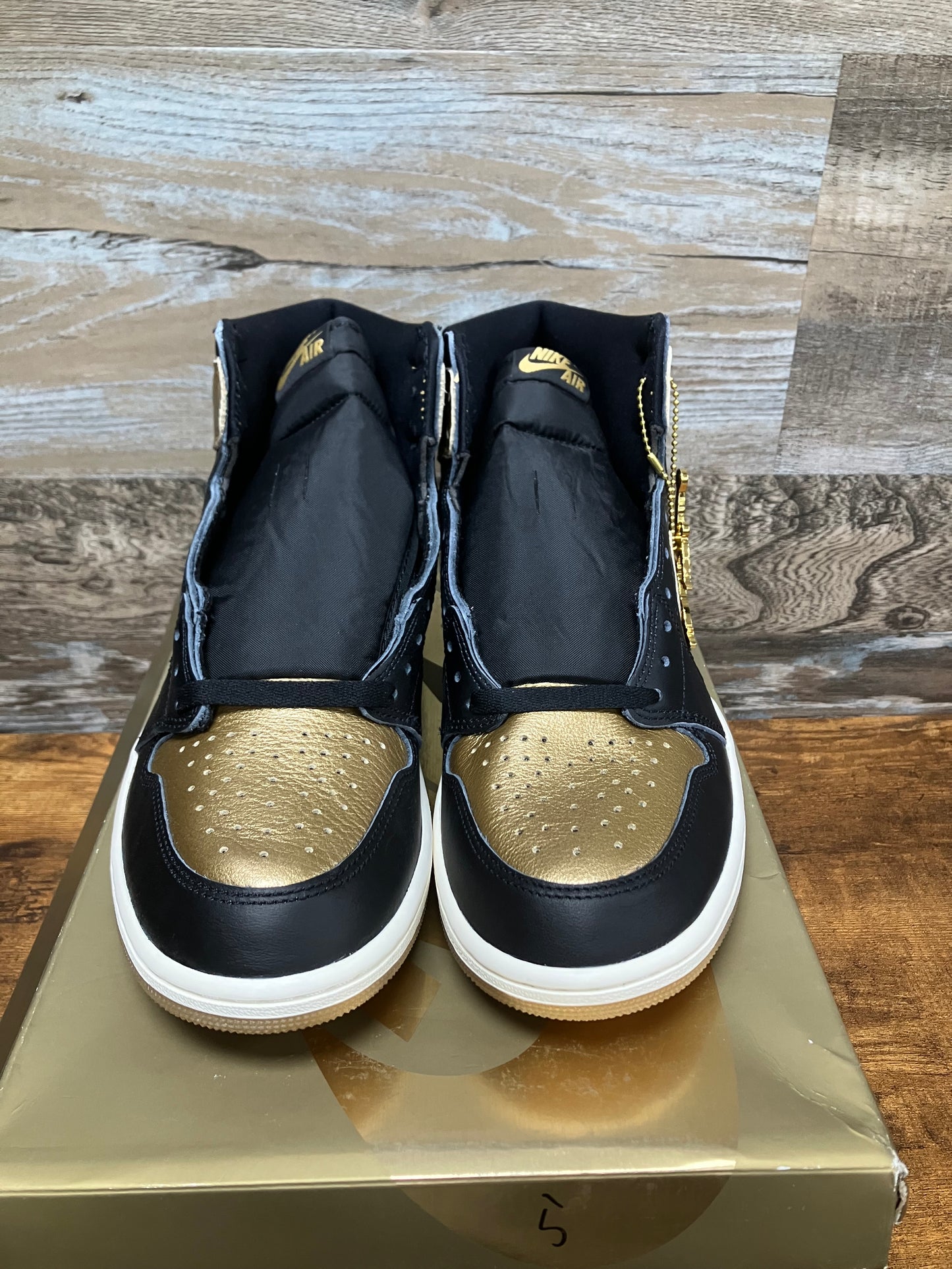 9.5 - Air Jordan 1 Retro Black Metallic Gold