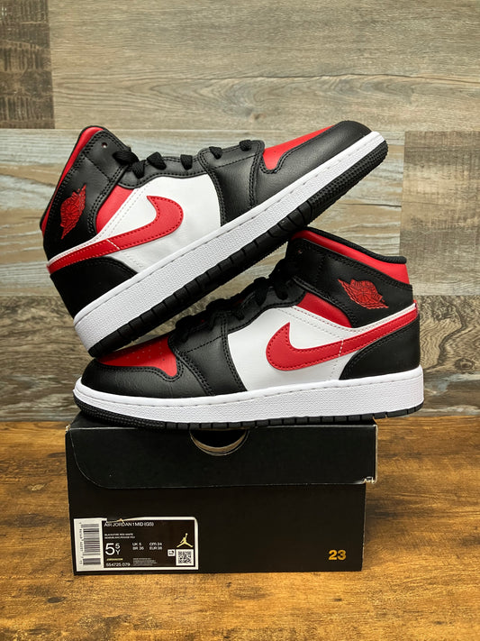 Jordan 1 Mid Fire Red Size 5.5y