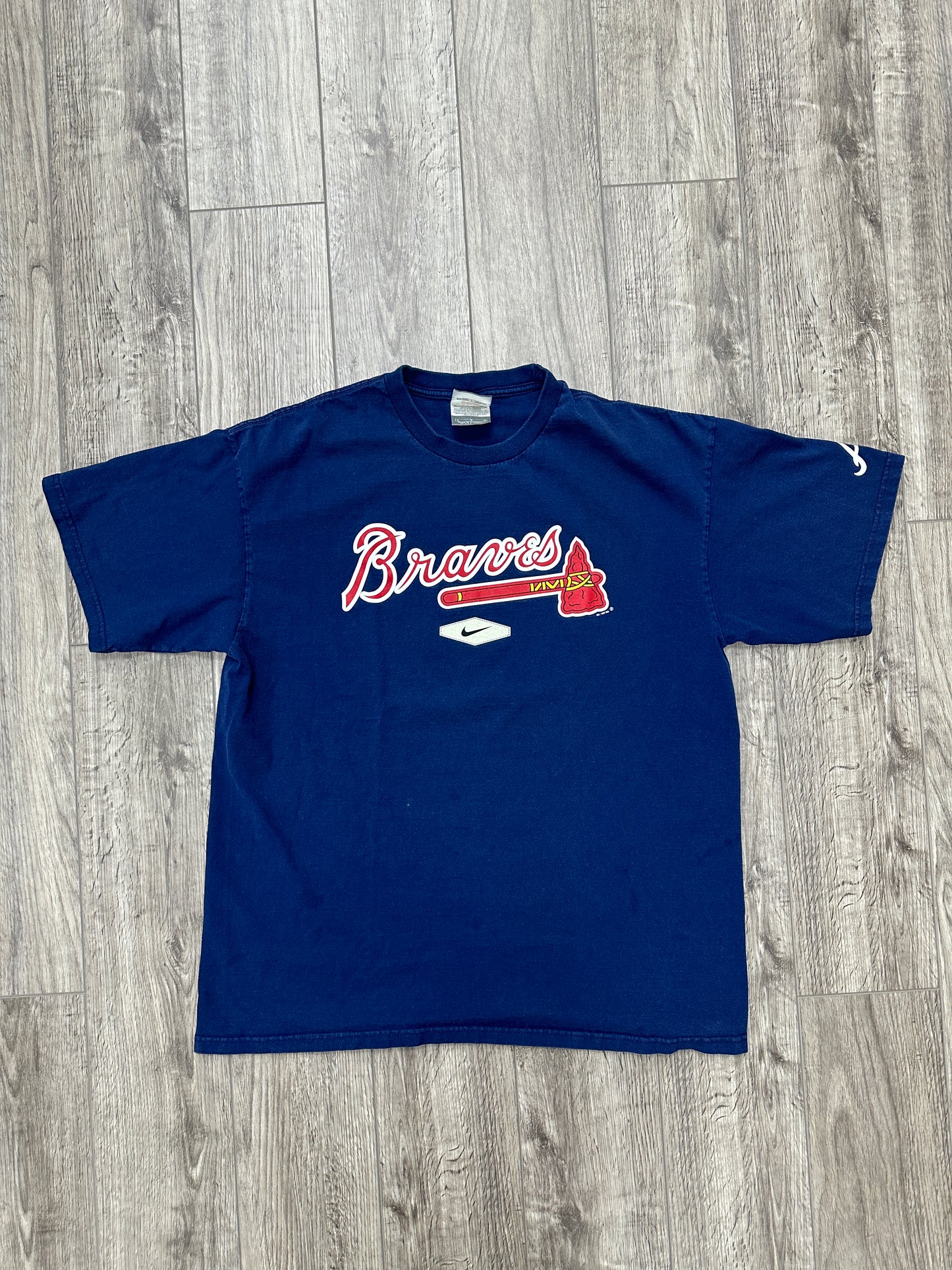 Nike Swoosh Atlanta Braves tee Size L