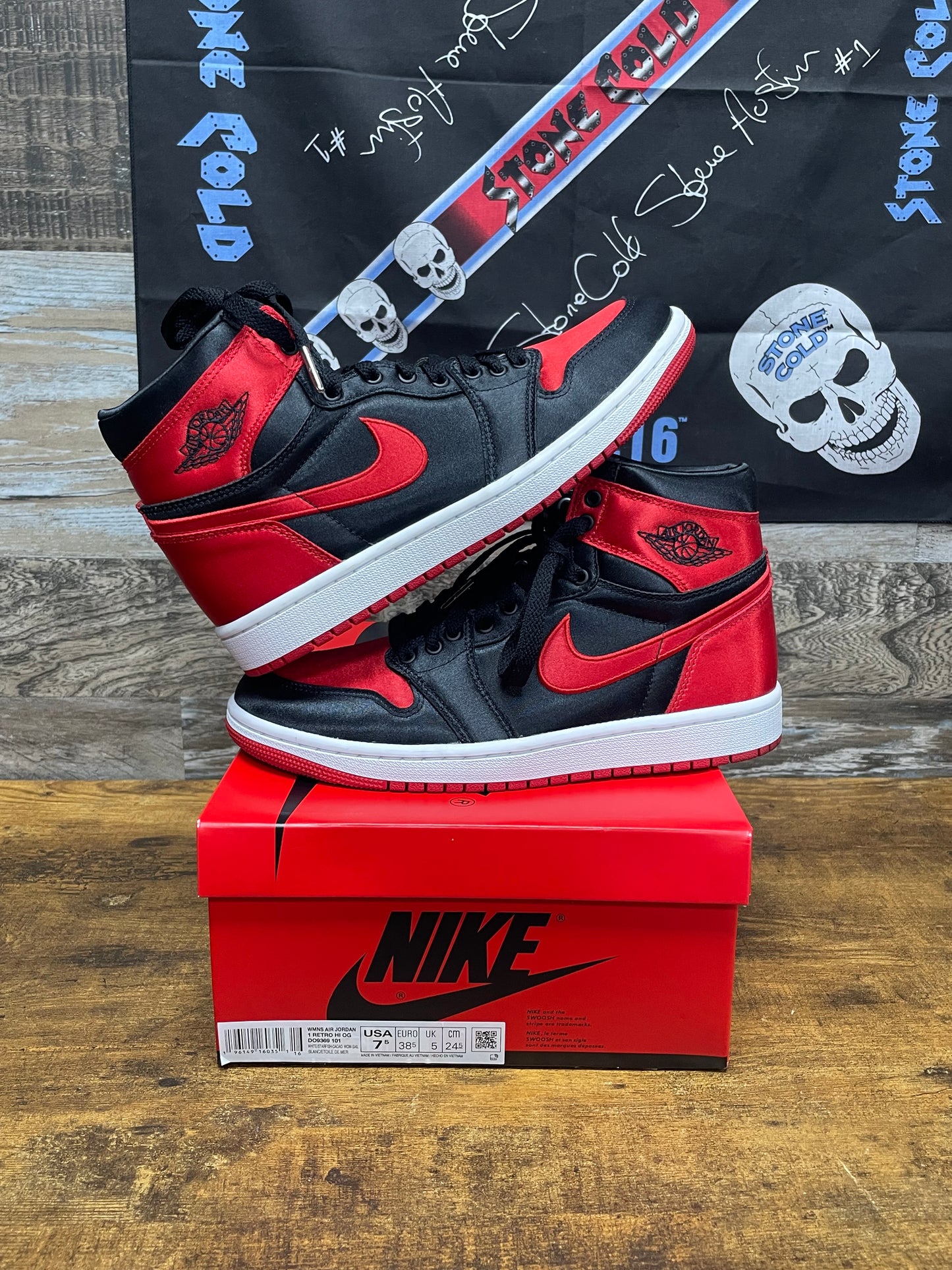 8W - Jordan 1 Satin Bred