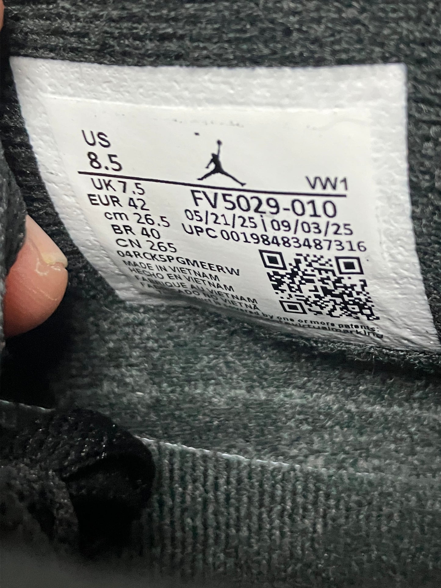 8.5 - Nike Air Jordan 4 Retro "Black Cat" sneakers