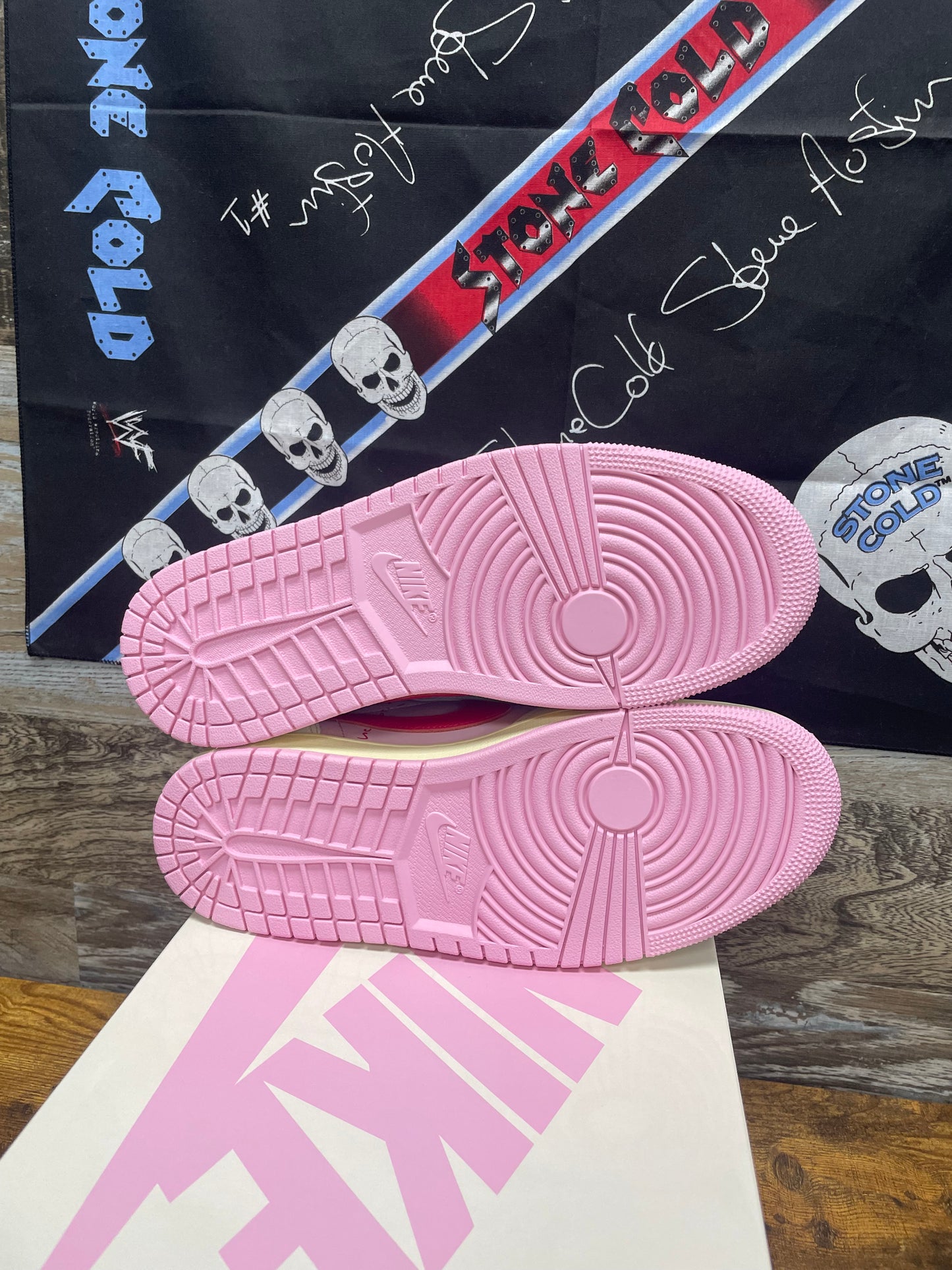 8.5 - Air Jordan 1 Low x Travis Scott "Tropical Pink