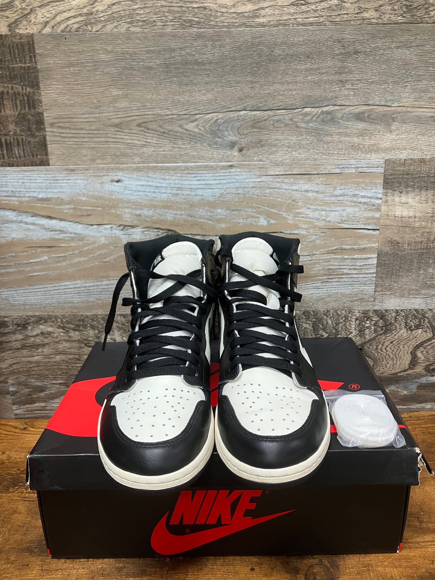 Air Jordan 1 Retro OG High Dark Mocha 11