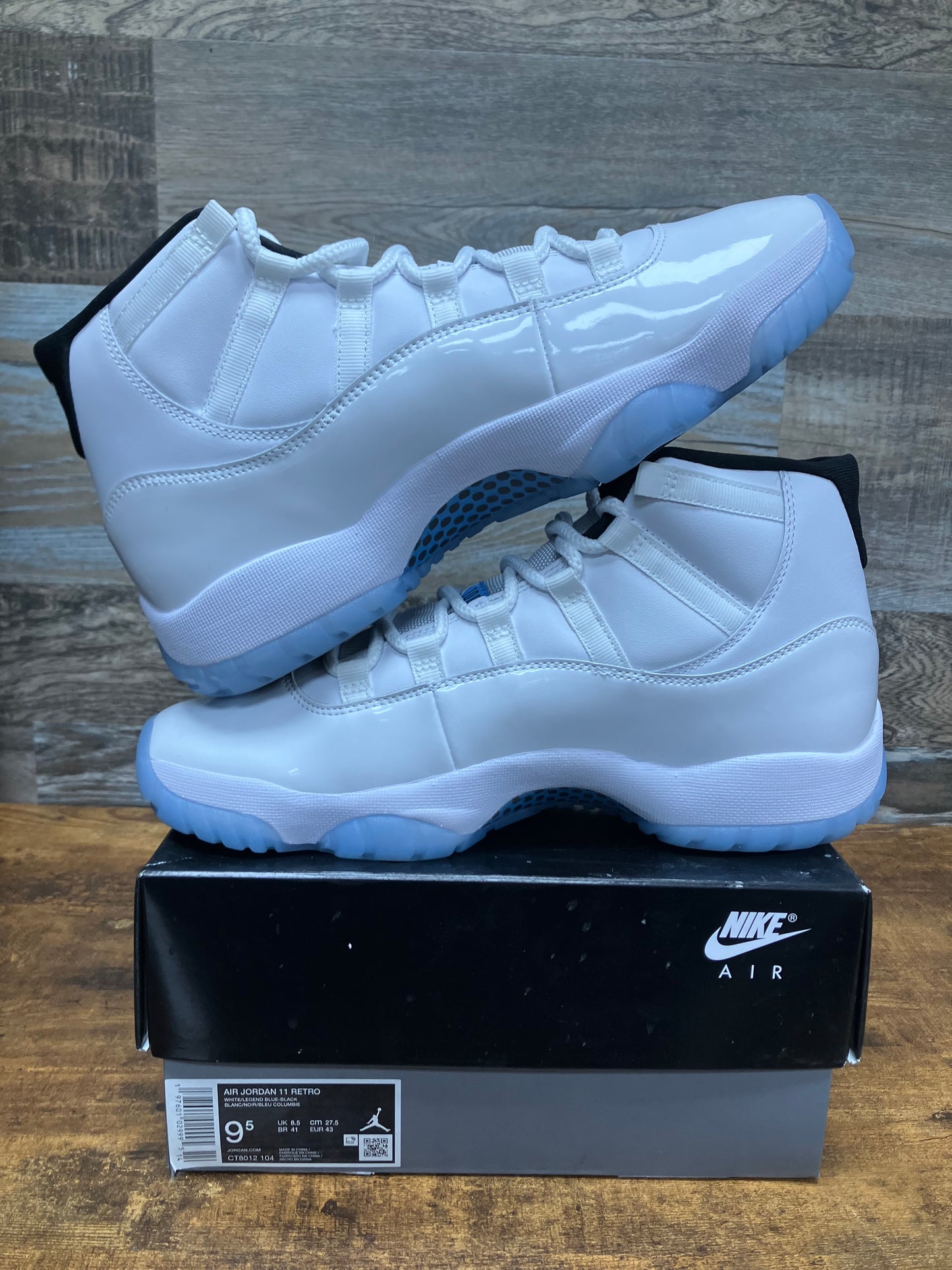 Jordan 11 Legend Blue Size 9.5