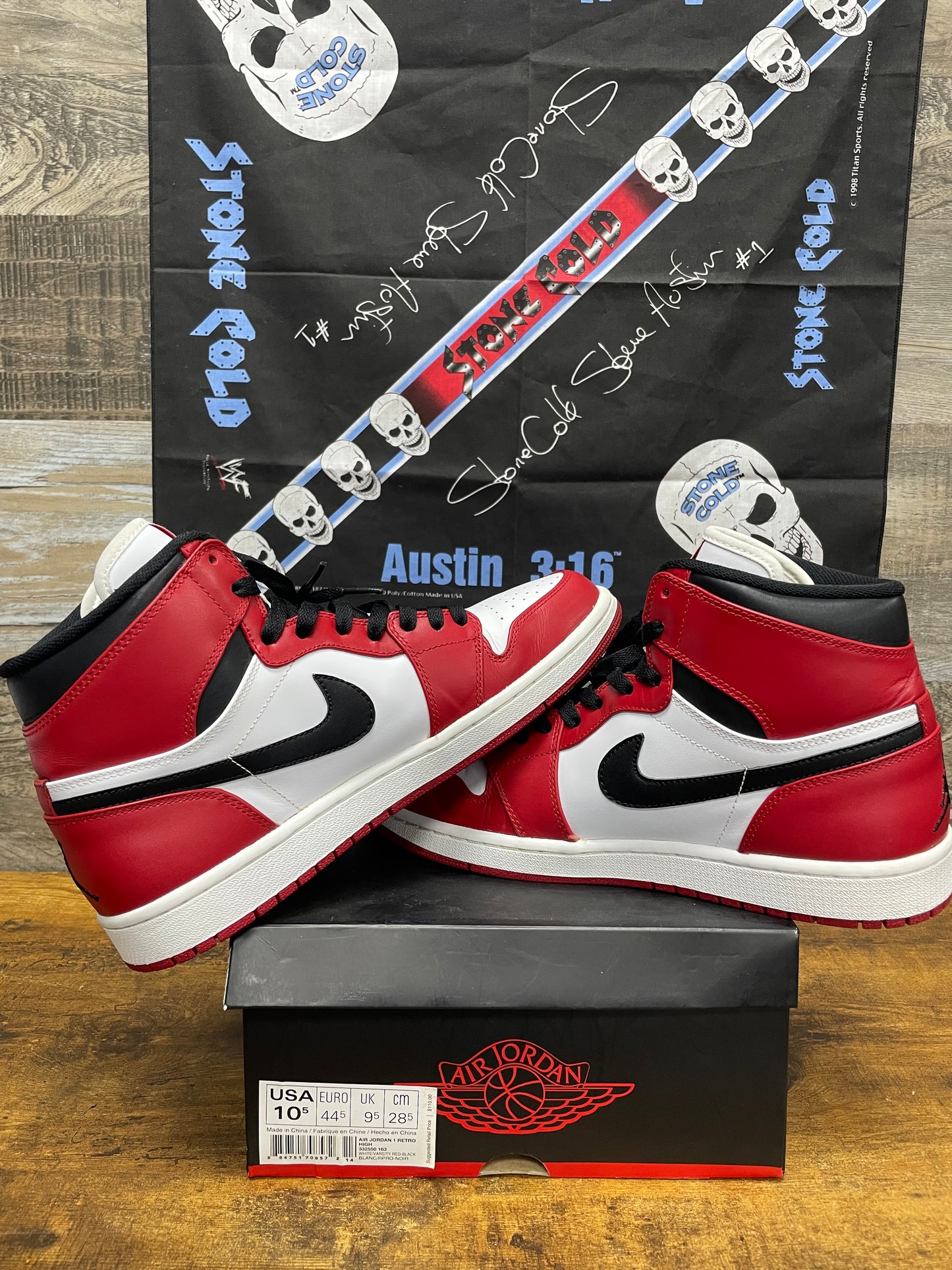 10.5 - Nike Air Jordan 1 Retro High "Chicago" sneakers
