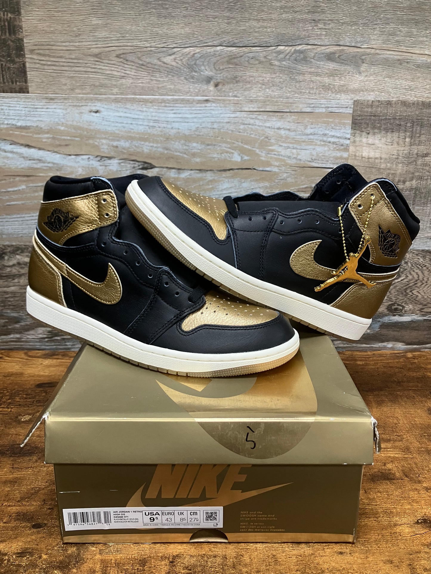 9.5 - Air Jordan 1 Retro Black Metallic Gold