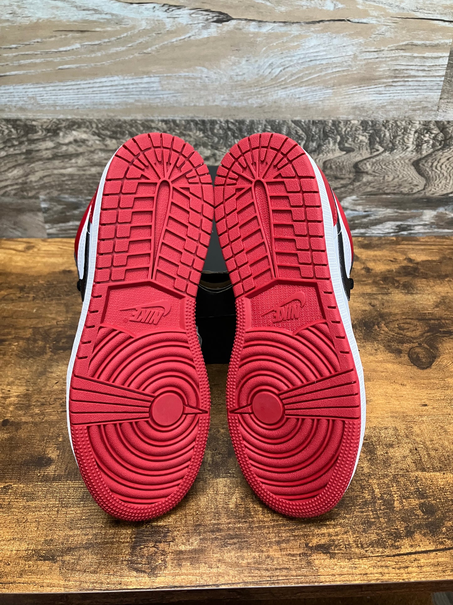 Size 4.5Y - Air Jordon 1 Low Bred Toe