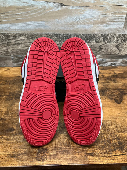 Size 4.5Y - Air Jordon 1 Low Bred Toe