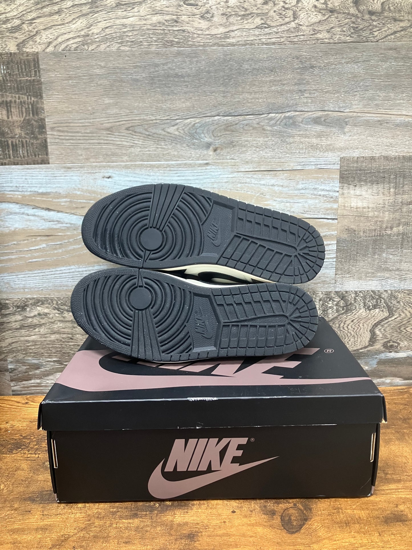 Air Jordan 1 Low Mocha 12