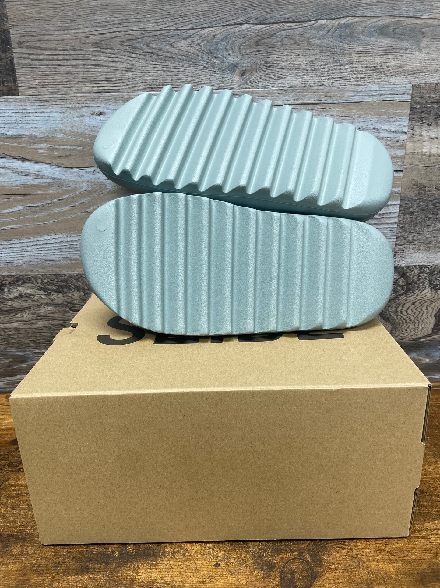 Yeezy Slide Salt 9 new