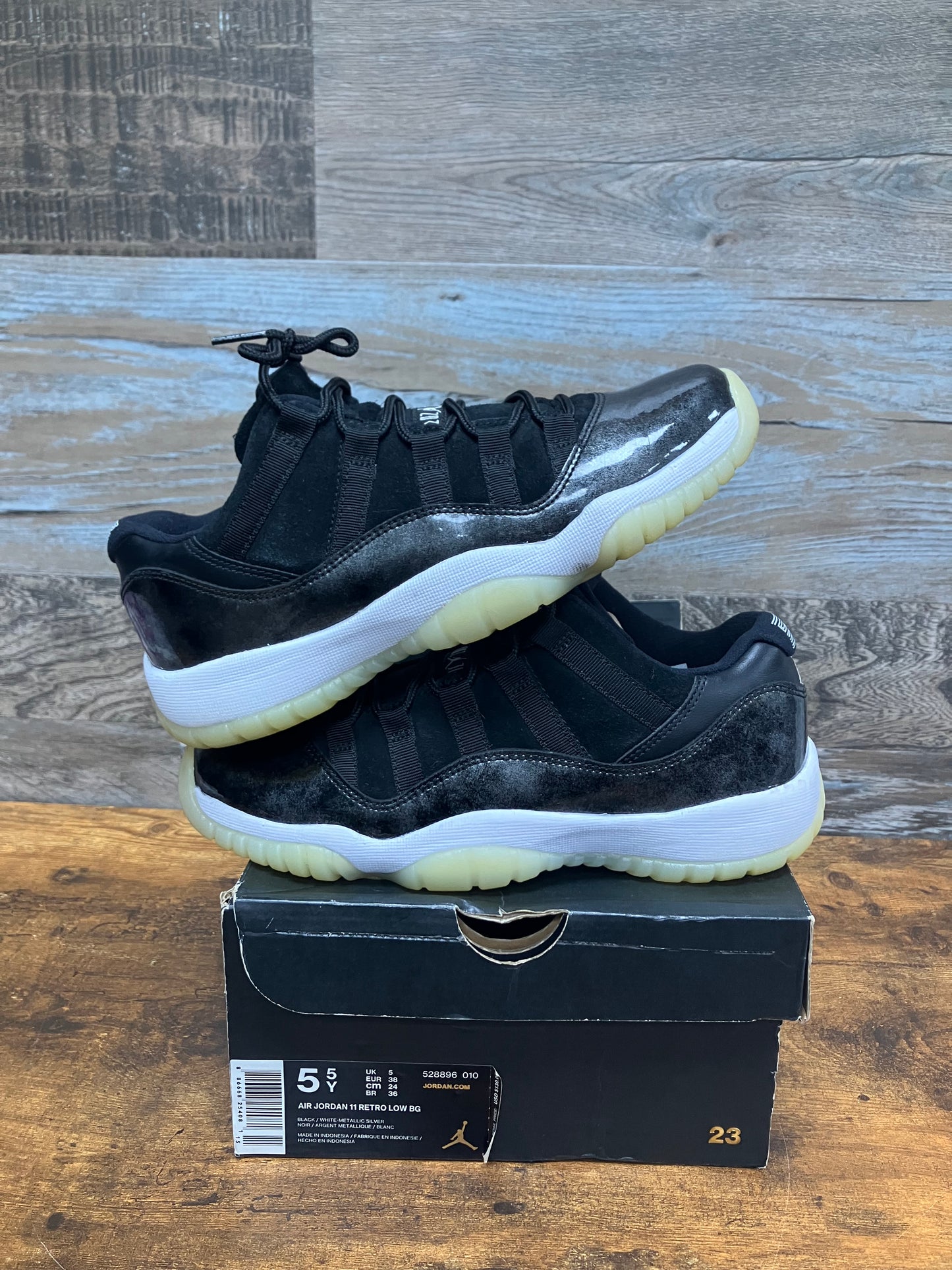 Jordan 11 Low Barons Size 5.5y