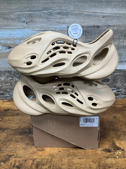 Yeezy foam RNNR Ochre Size 9 New