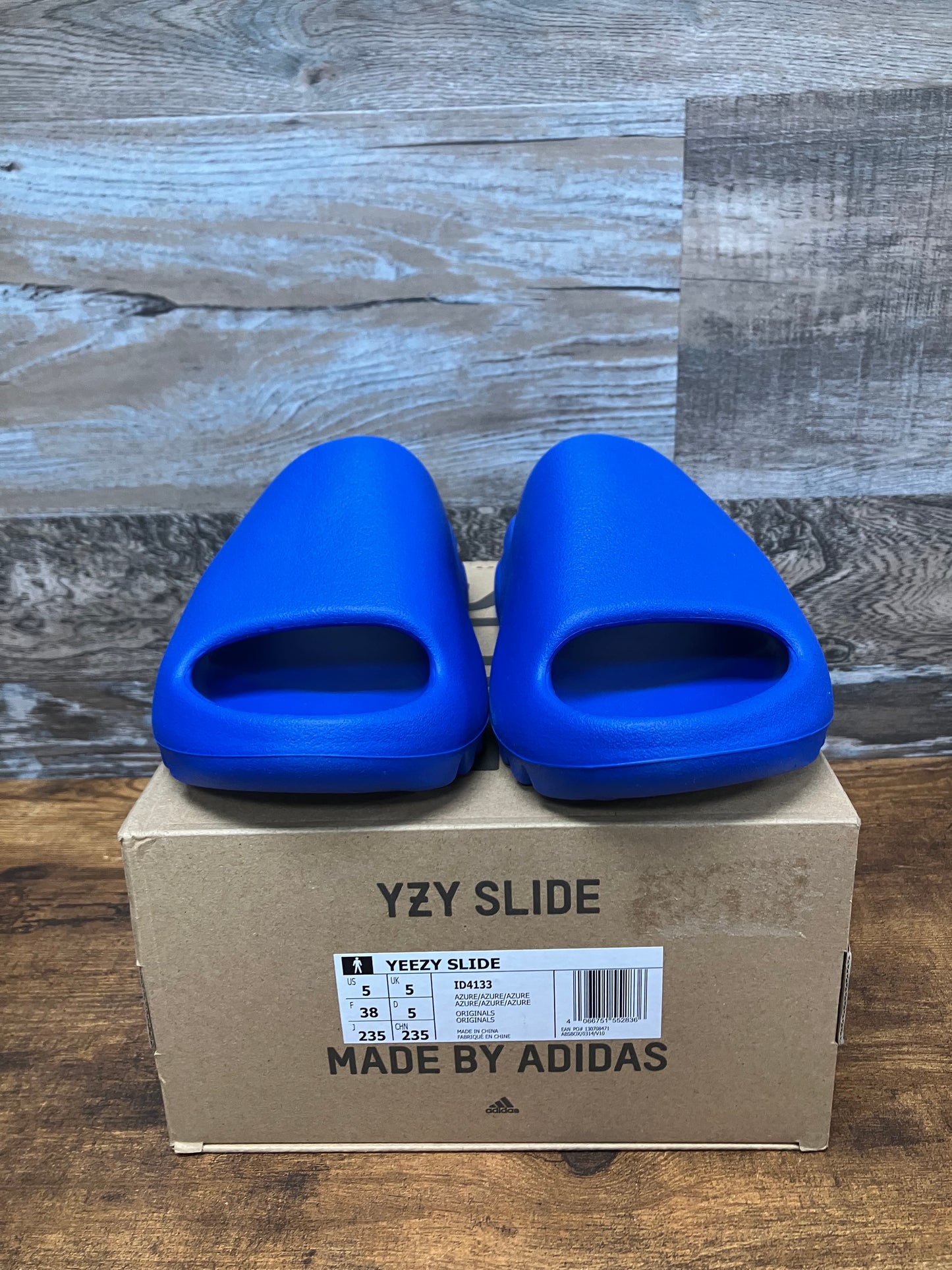 Yeezy Slide Azure Size 5