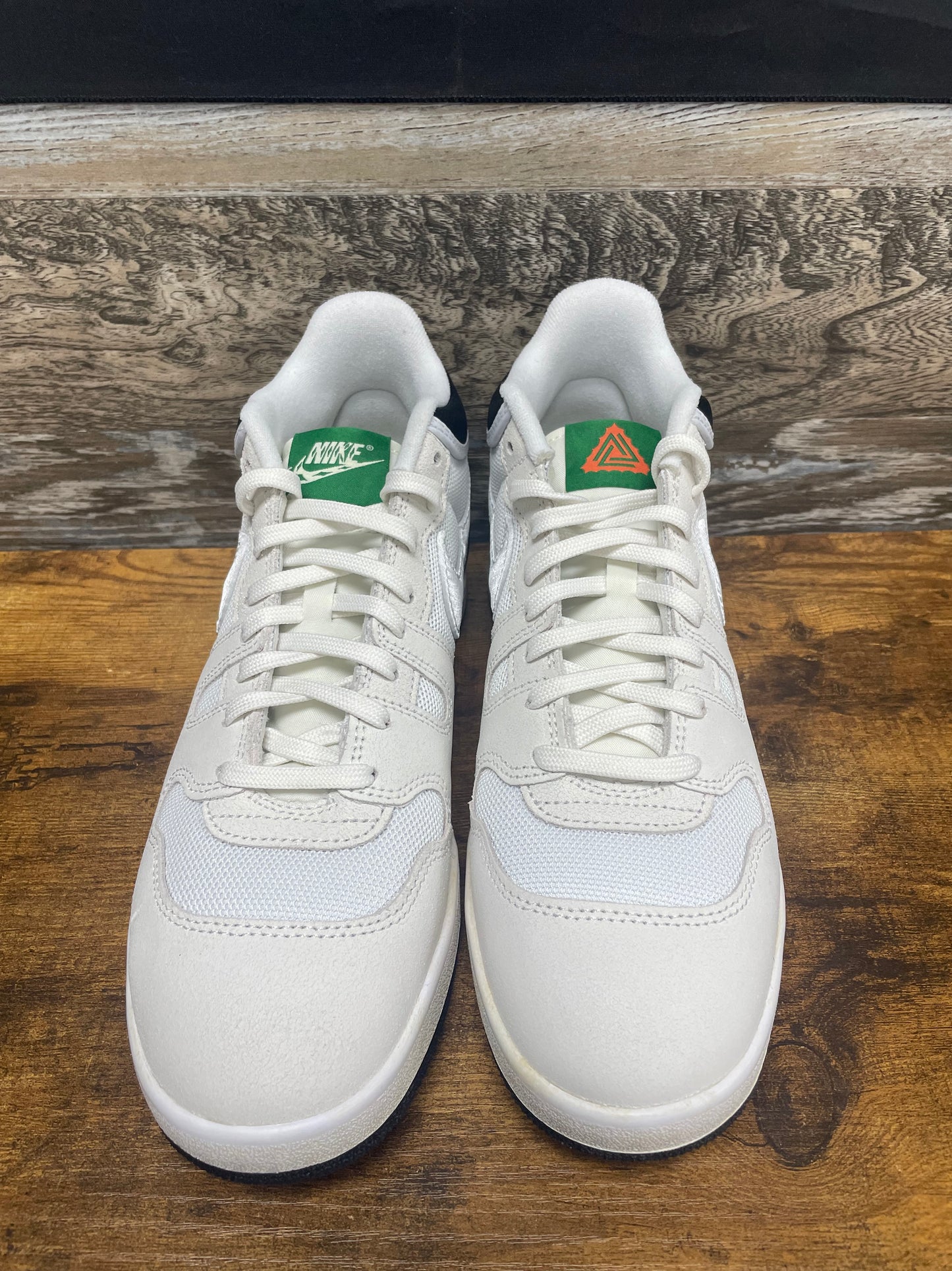 9.5 - Nike MAC Attack Social status