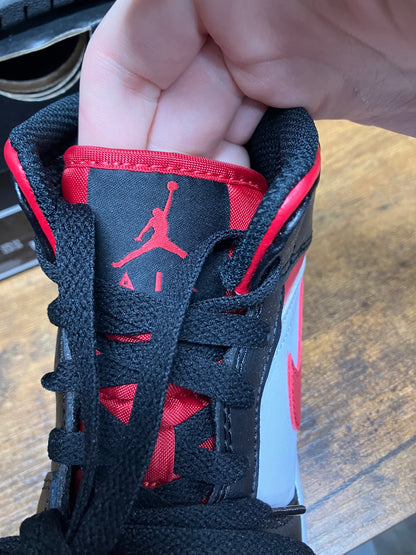 Jordan 1 Mid Fire Red Size 5.5y