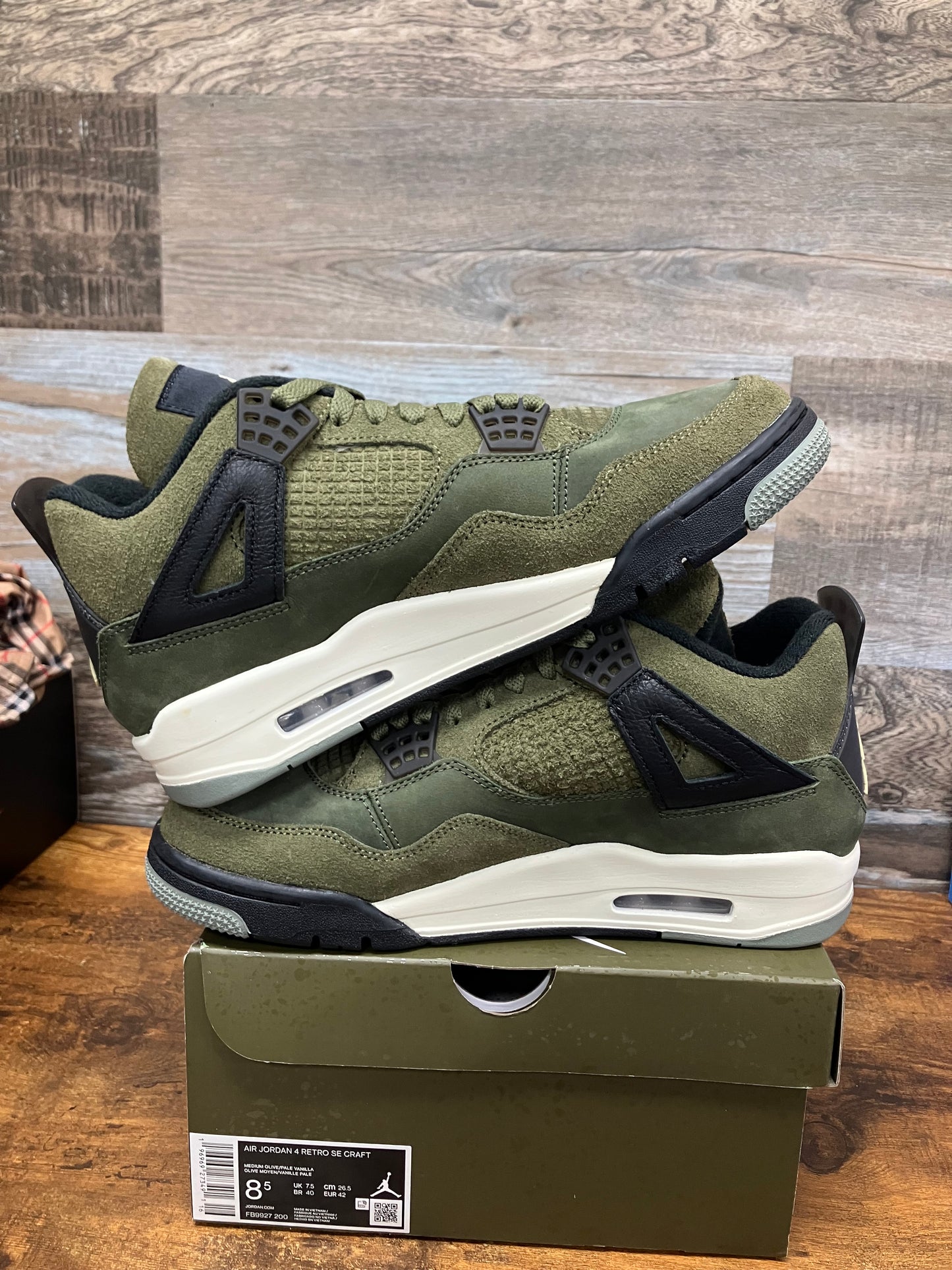 Jordan 4 Craft Olive Size 8.5