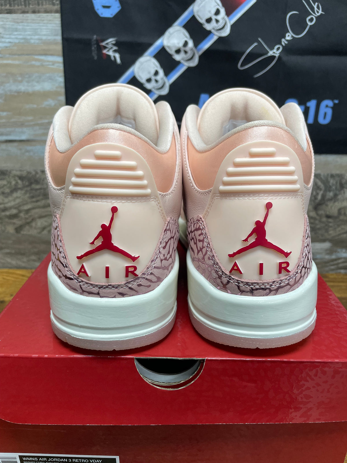 Jordan 3 Valentines Day Size 9.5W