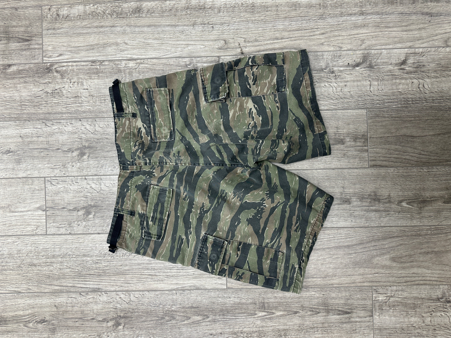 Vtg Camo Cargo Shorts Size 31-35