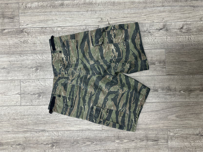 Vtg Camo Cargo Shorts Size 31-35