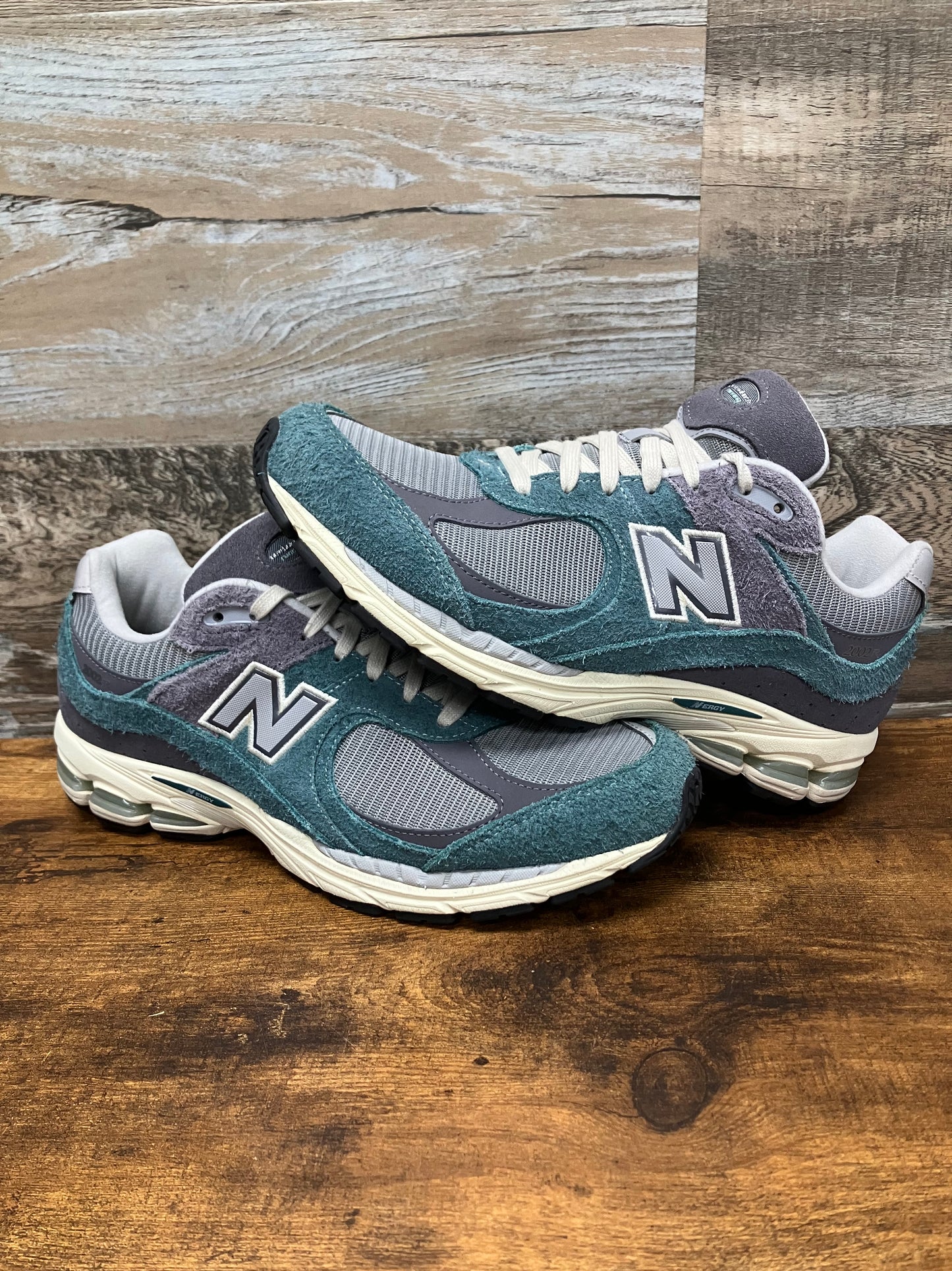 New Balance 2002r Teal Size 11