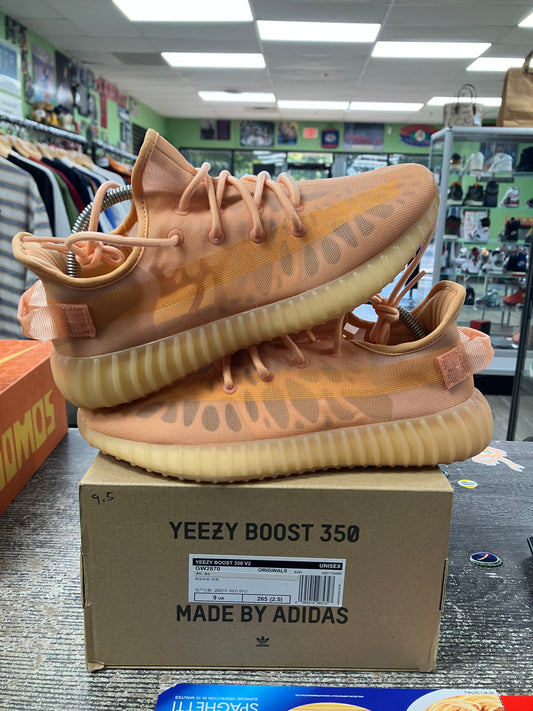 Yeezy 350 V2 Mono Clay Size 9.5