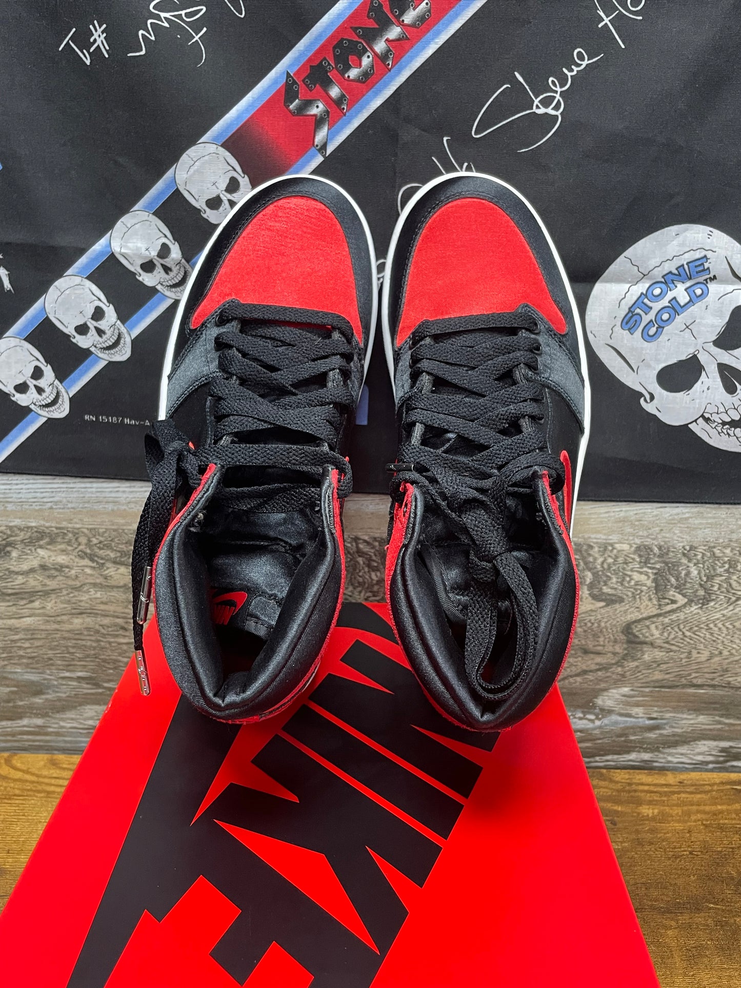 8W - Jordan 1 Satin Bred