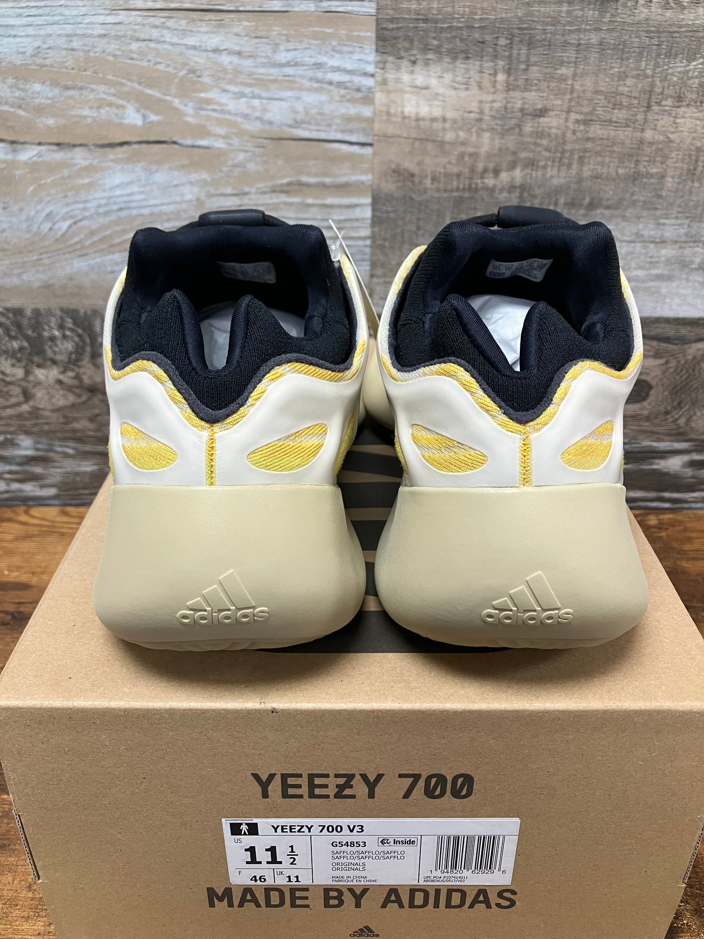 Yeezy 700 v3 Safflower Size 11.5 New