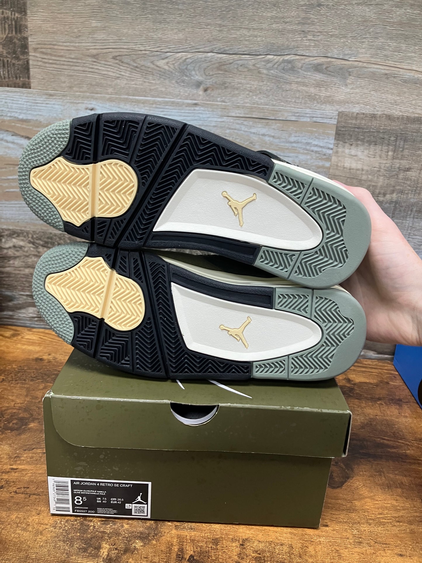 Jordan 4 Craft Olive Size 8.5