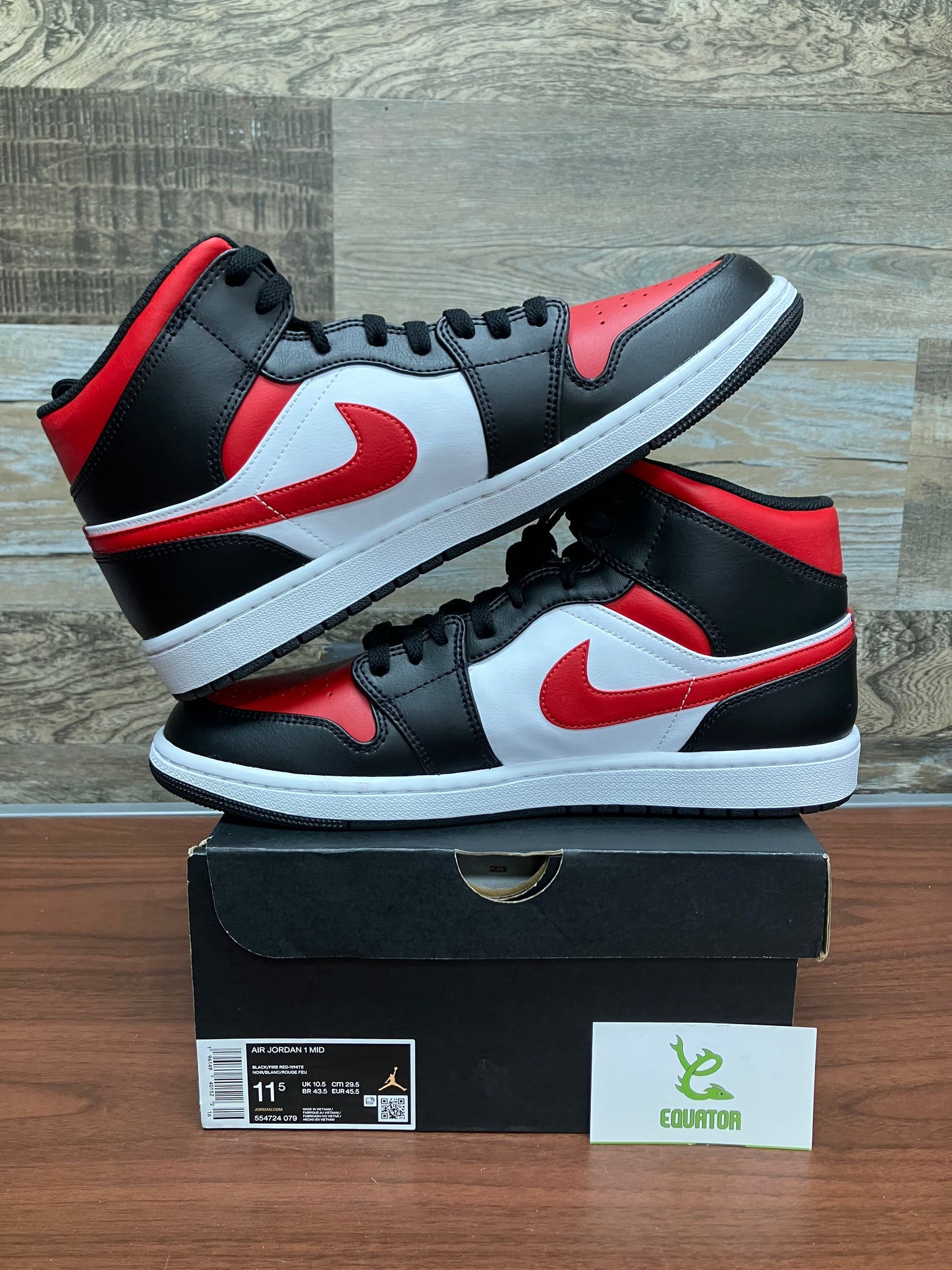 Jordan 1 Mid Bred Toe Size 11.5