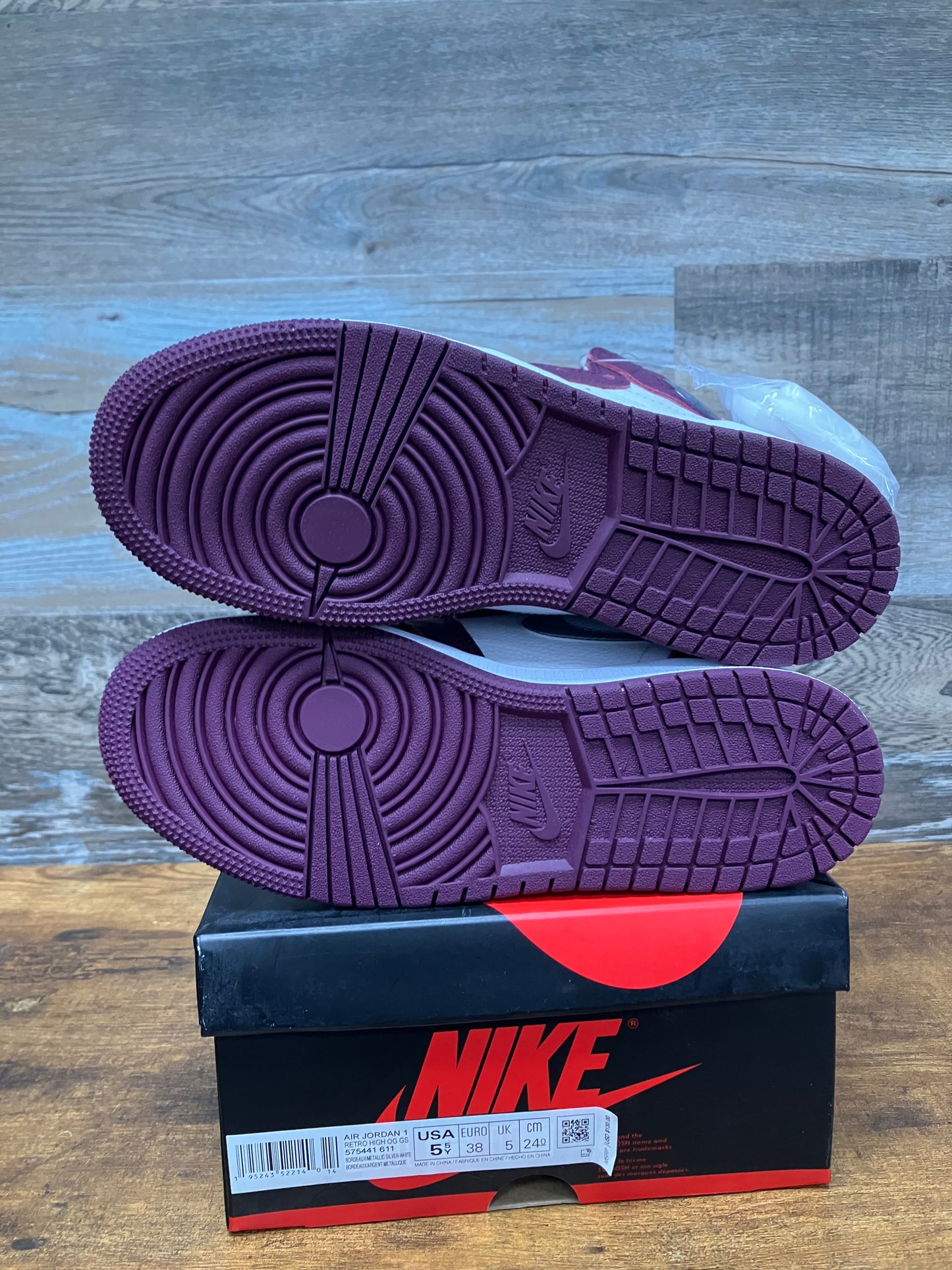 Jordan 1 High Bordeaux Size 5.5y