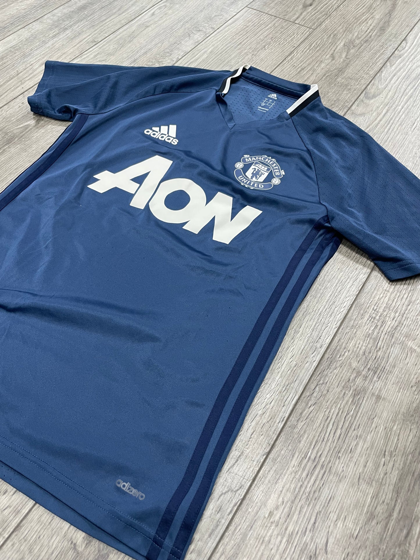 S- adidas Manchester United training jersey from the 2016-17