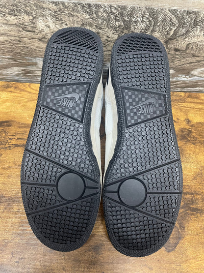 9.5 - Nike MAC Attack Social status