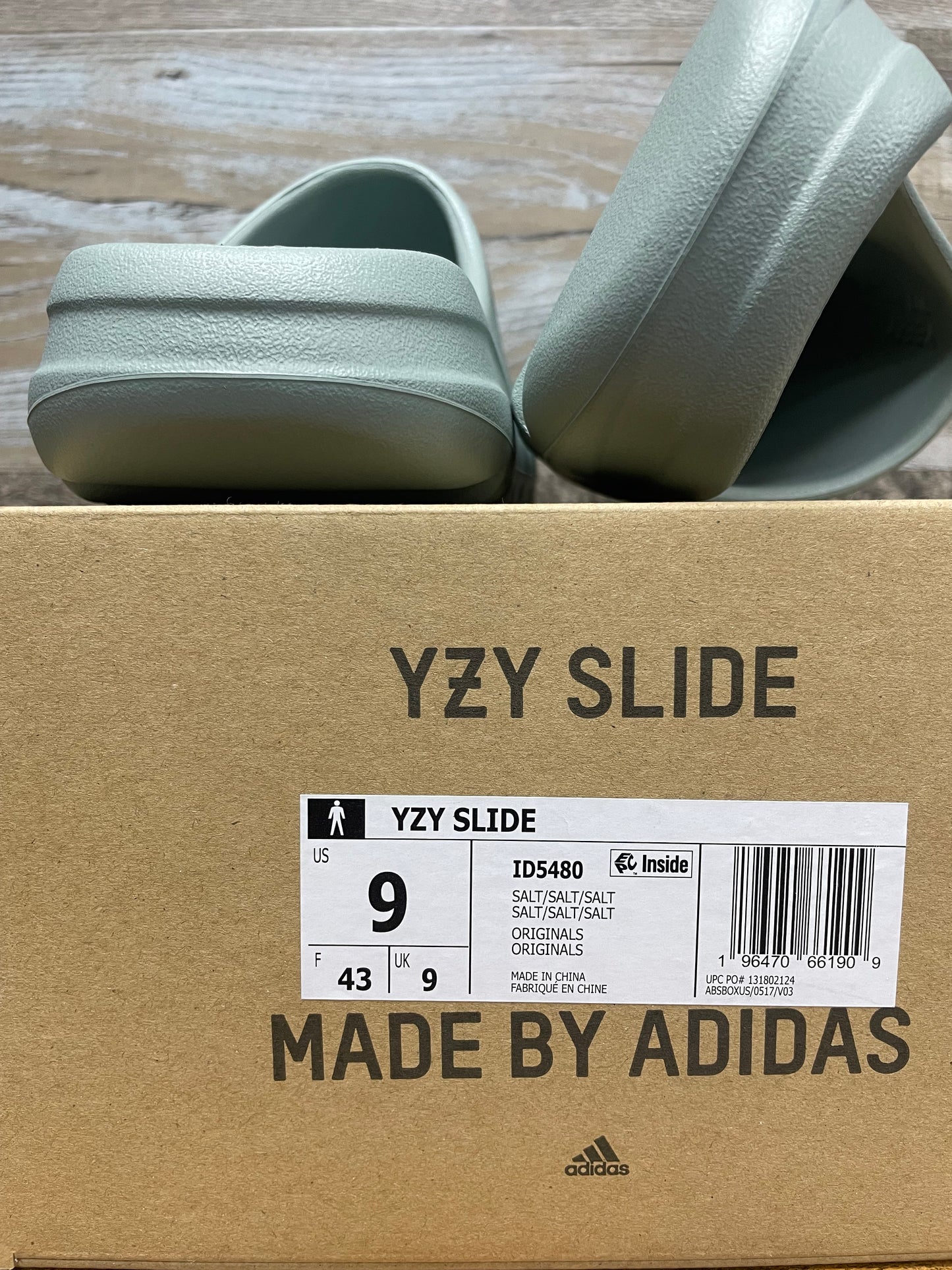 Yeezy Slide Salt 9 new
