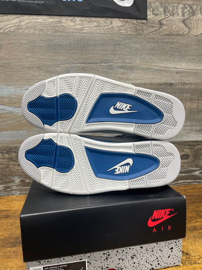 11 & 9 - Air Jordan 4 Retro Military Blue