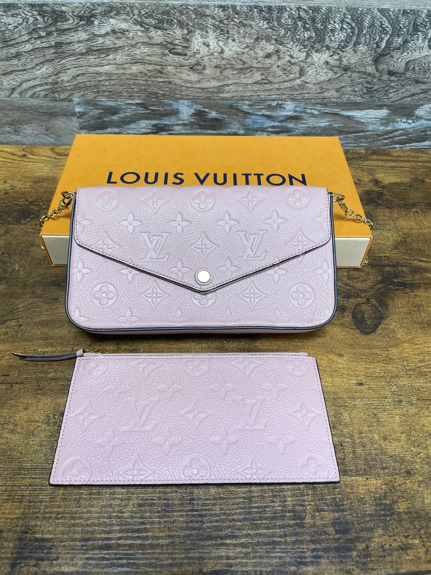 OS - Louis Vuitton Felice pochette monogram empreinete