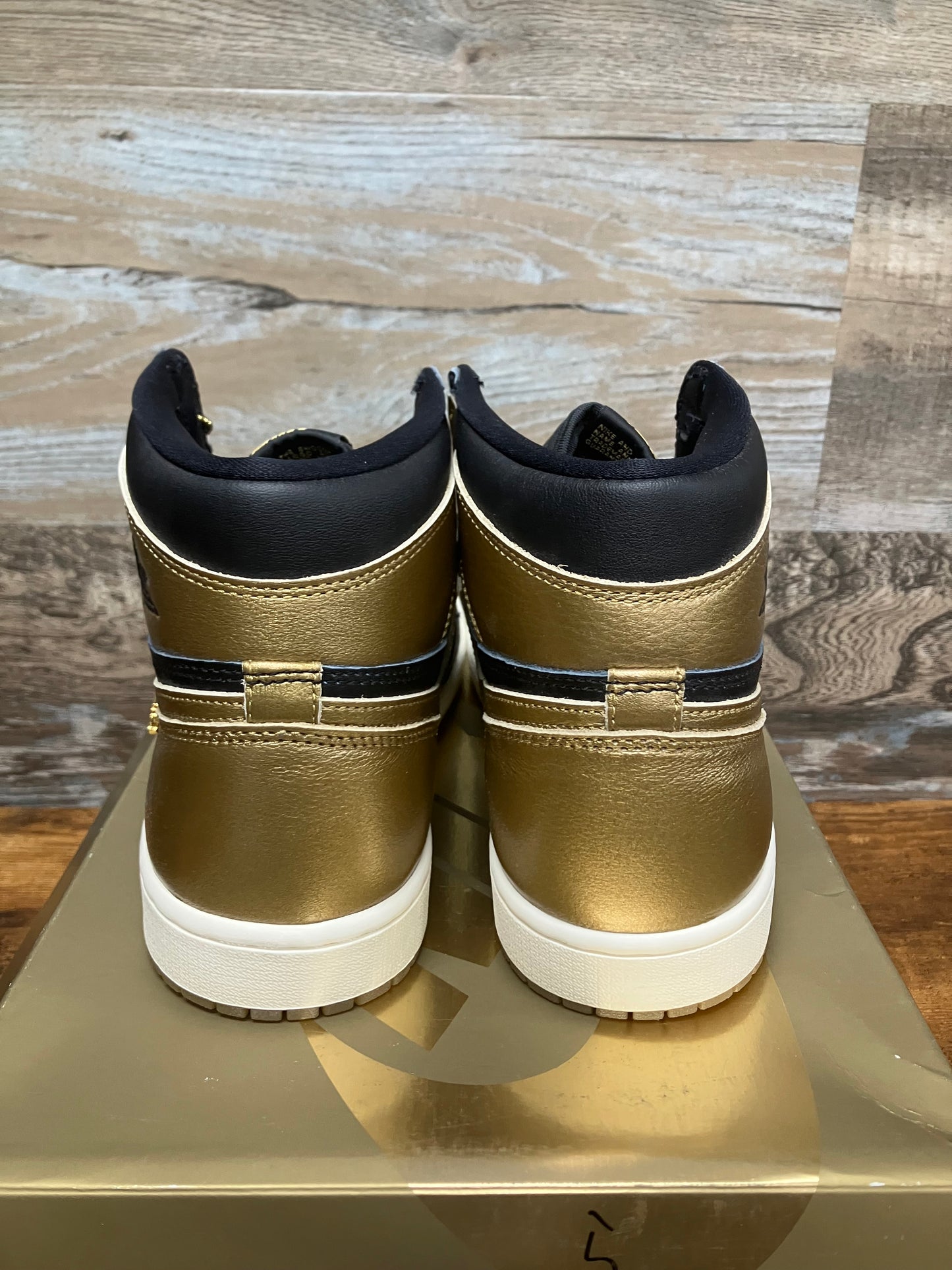 9.5 - Air Jordan 1 Retro Black Metallic Gold