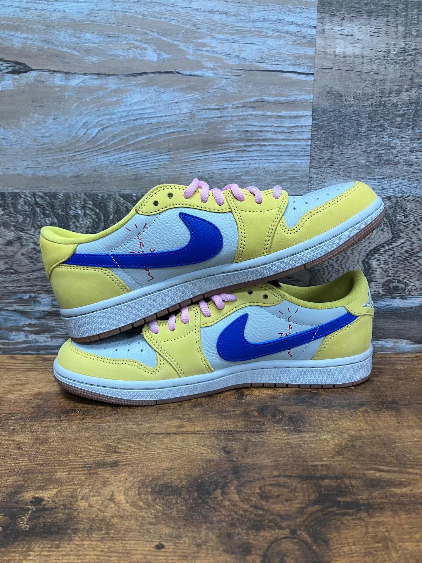 Jordan 1 Low Travis Scott Canary Size 9W/7.5M