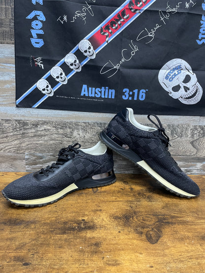 7 - Louis Vuitton Knit Louis Vuitton Run Away