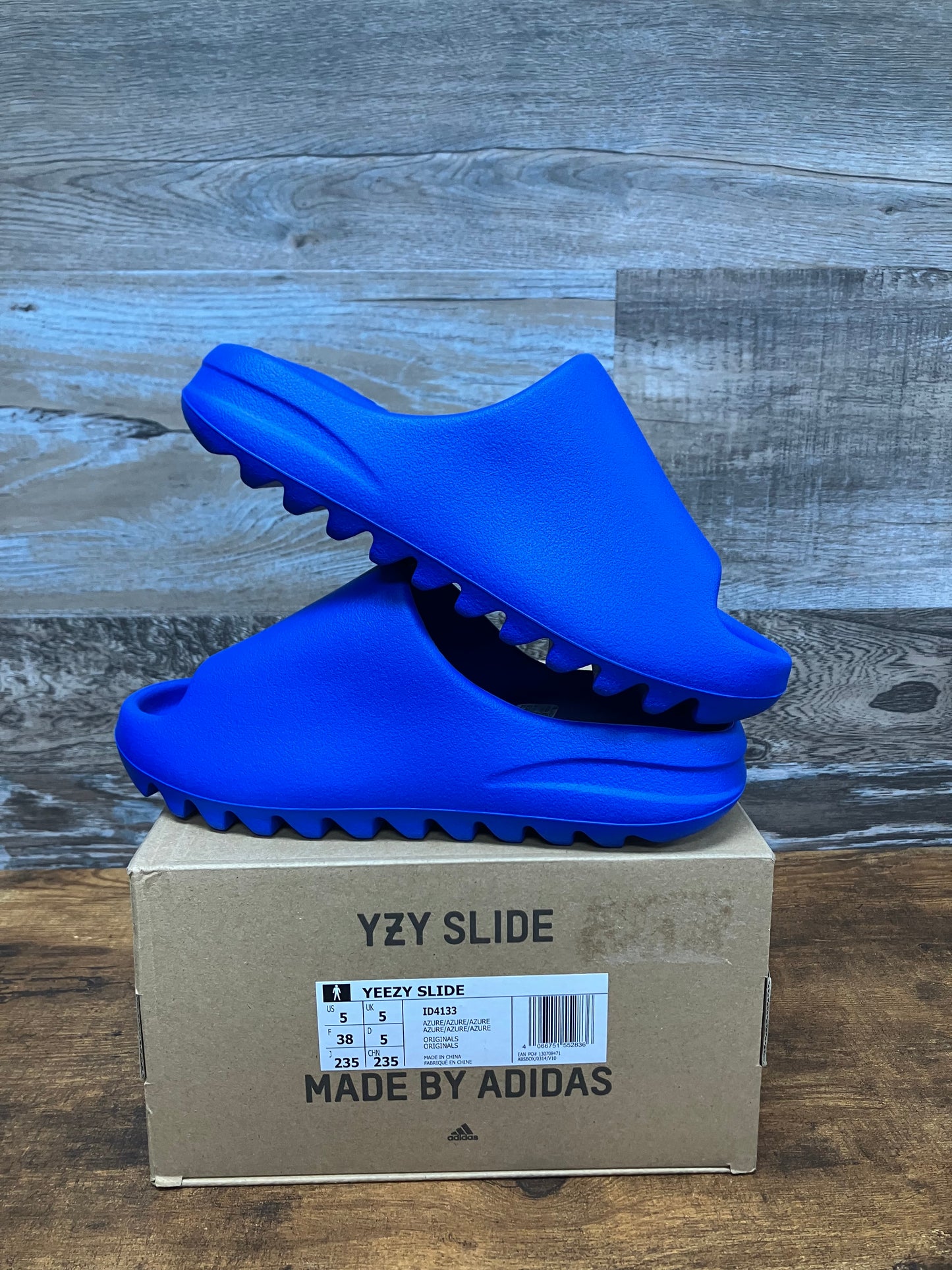 Yeezy Slide Azure Size 5