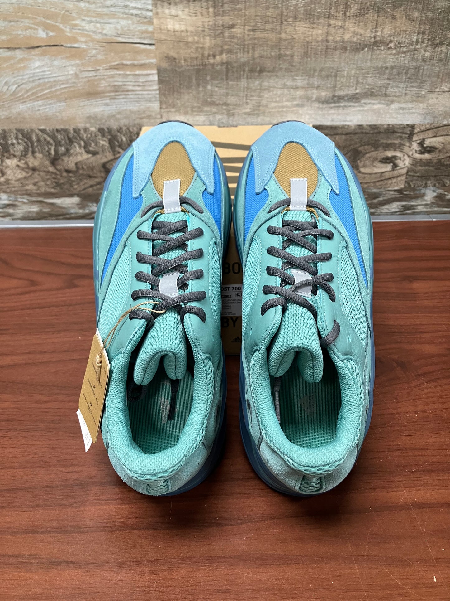 Yeezy 700 faded Azure Size 10