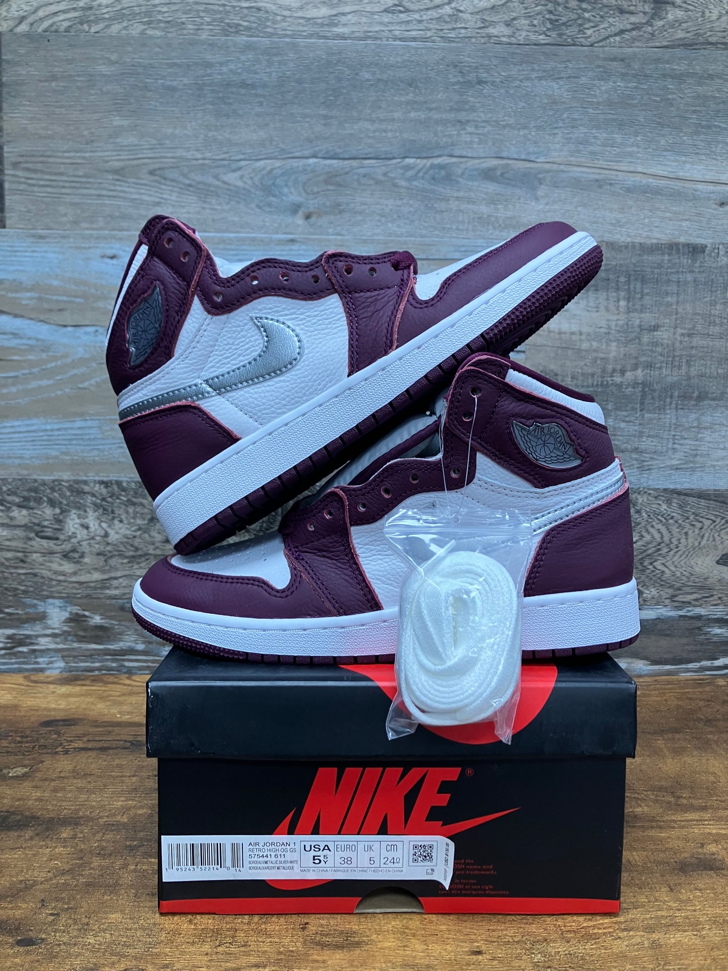 Jordan 1 High Bordeaux Size 5.5y