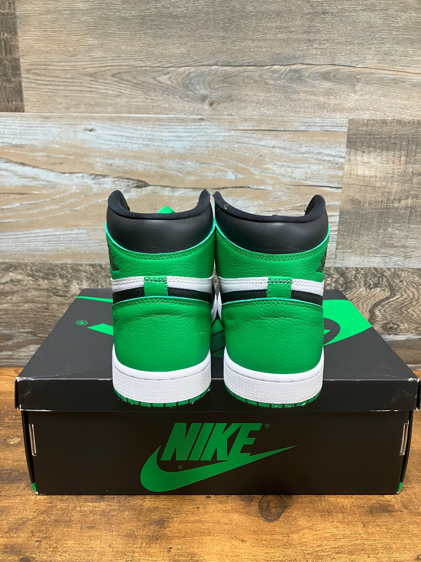 Air Jordan Retro 1 Lucky Green Size 11