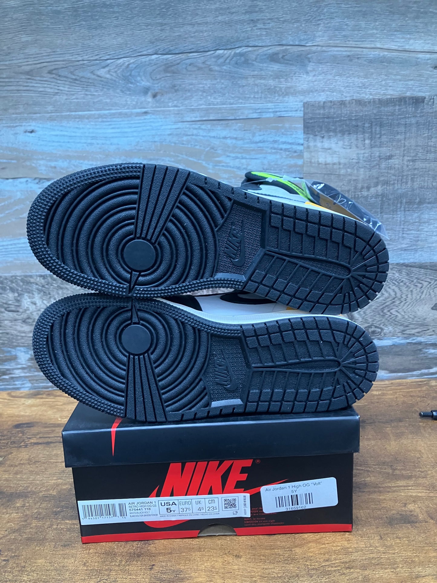 Jordan 1 Volt Size 5y